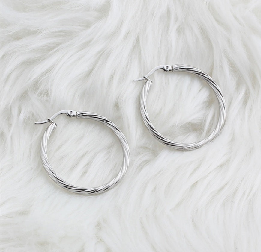 Lola Mini Hoops