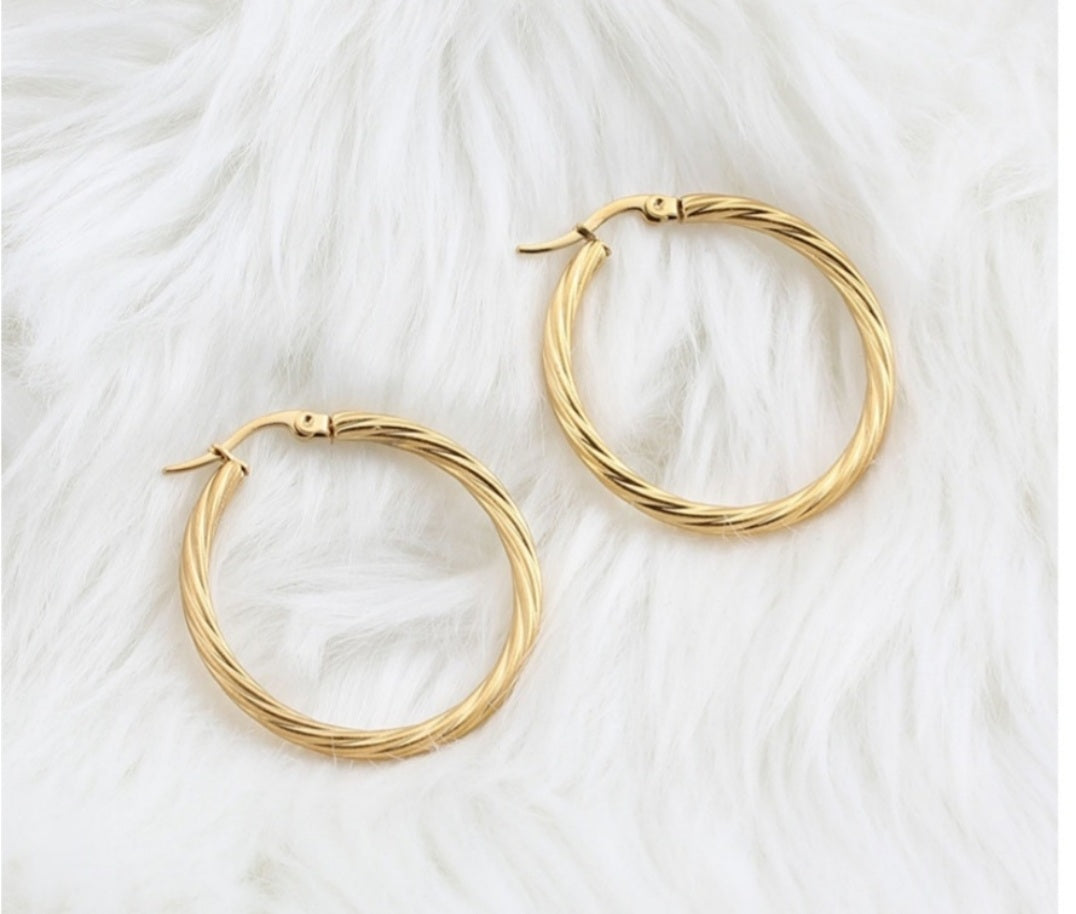 Lola Mini Hoops